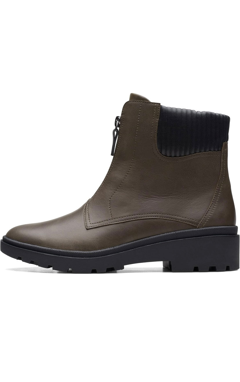 Clarks womens Calla Zip Fashion Boot