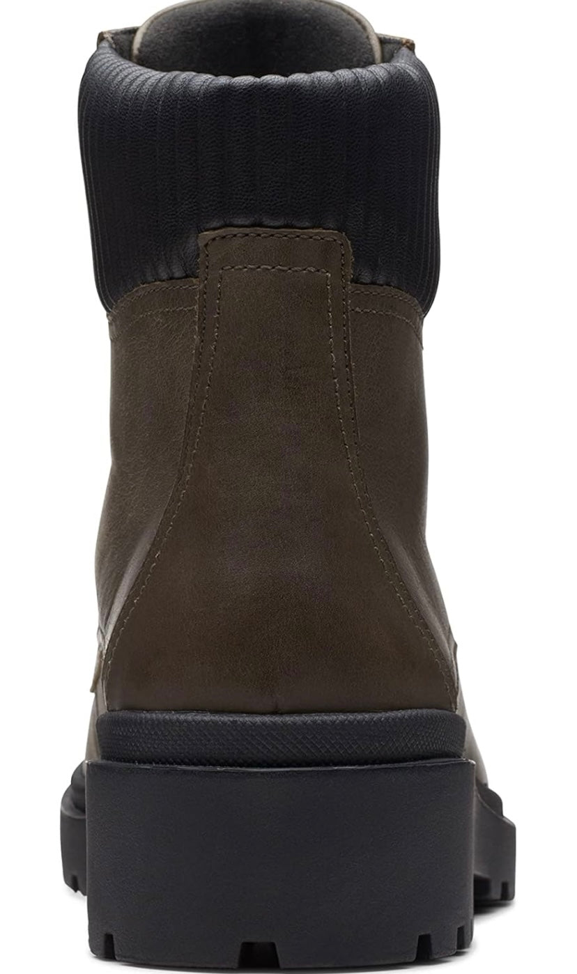 Clarks womens Calla Zip Fashion Boot